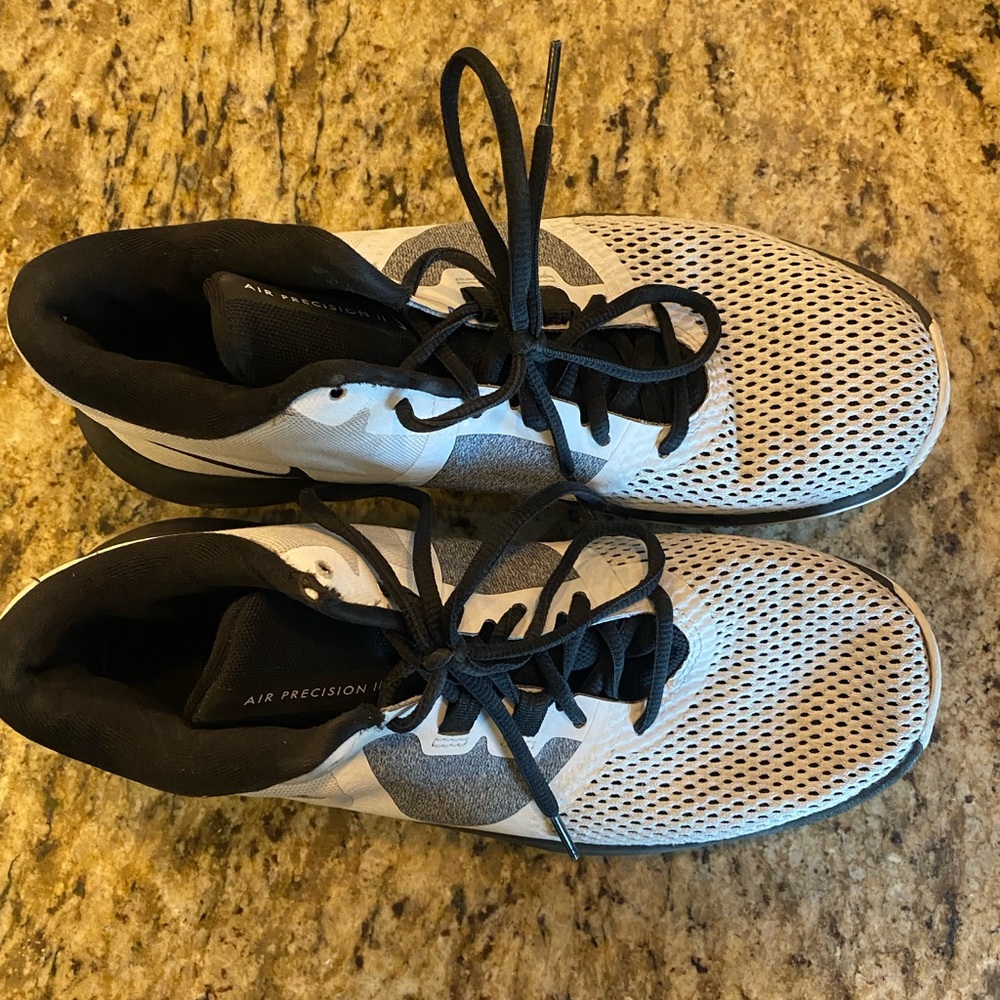 Nike Men’s Basketball Shoes EUC